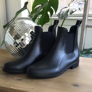 Capelli of New York Black Ankle Boot Size 6